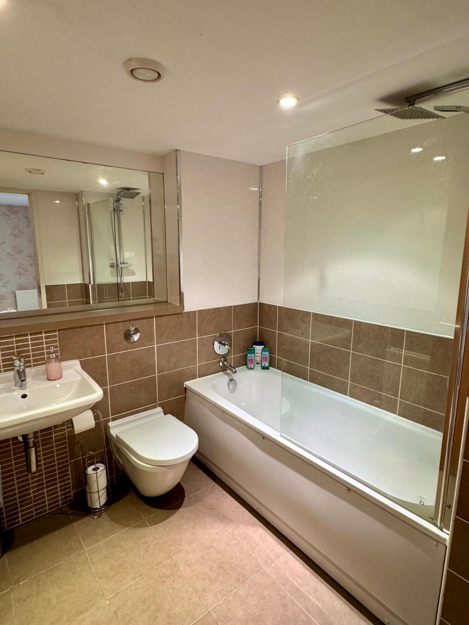 גלאזגו Merchant City Luxury 2 Bedroom Apartment With Secure Parking Available On Request מראה חיצוני תמונה